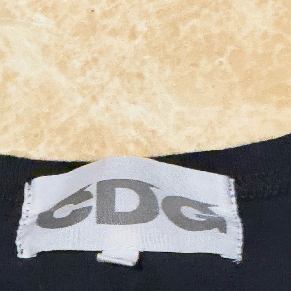 Comme des Garçons Black Tee with White CDG Logo - Picture 3 of 3